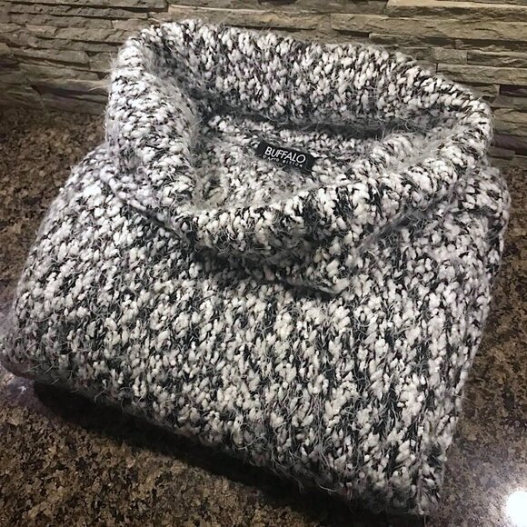 So Soft!!! Cute Buffalo David Bitton Turtleneck Sweater in Black & White Eyelash - Picture 6 of 16